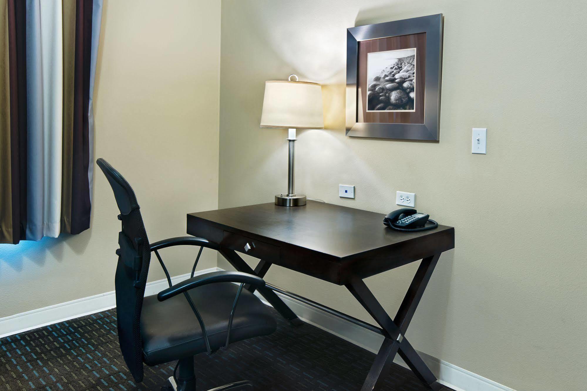 Oxford Suites Силвердейл Экстерьер фото