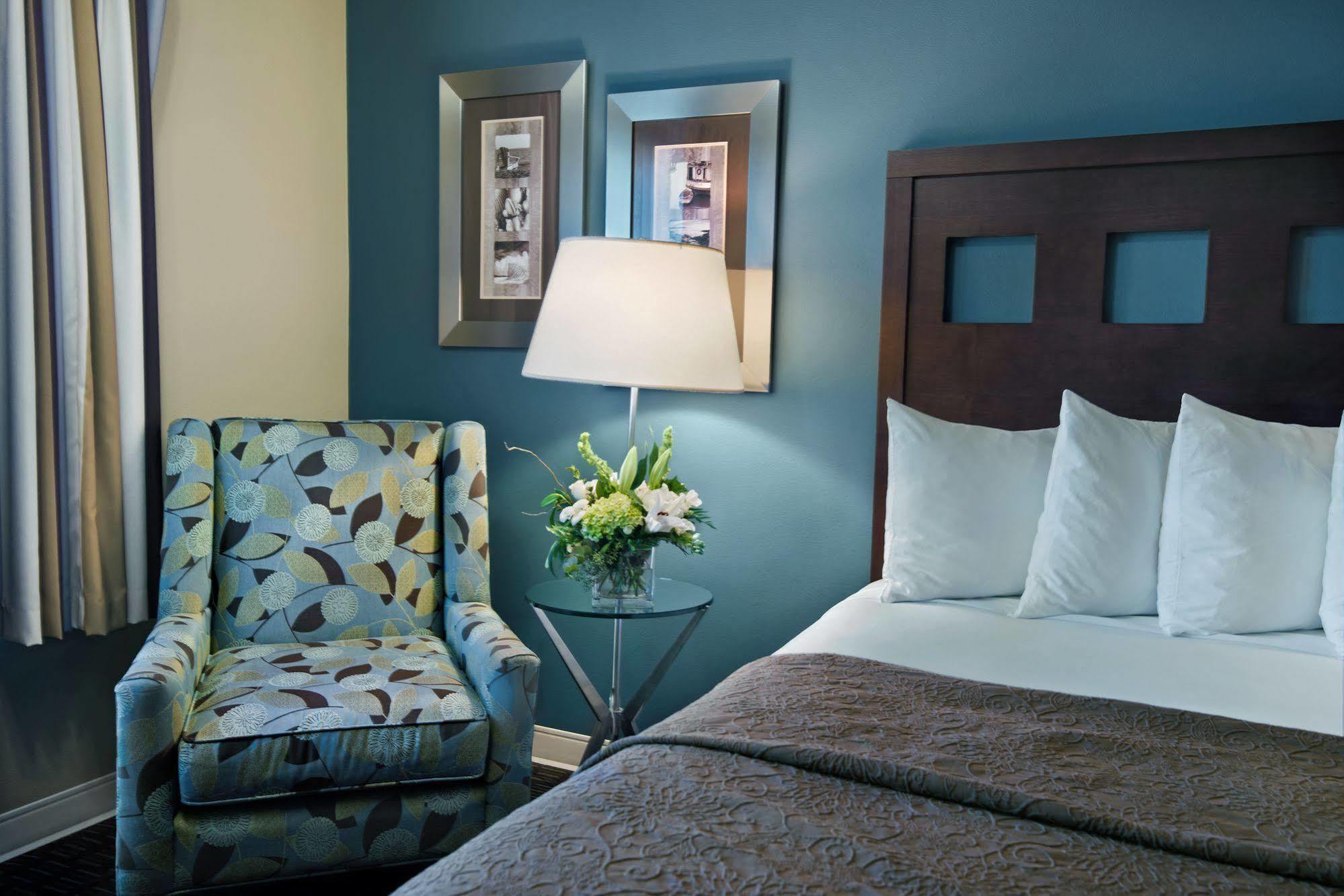 Oxford Suites Силвердейл Экстерьер фото
