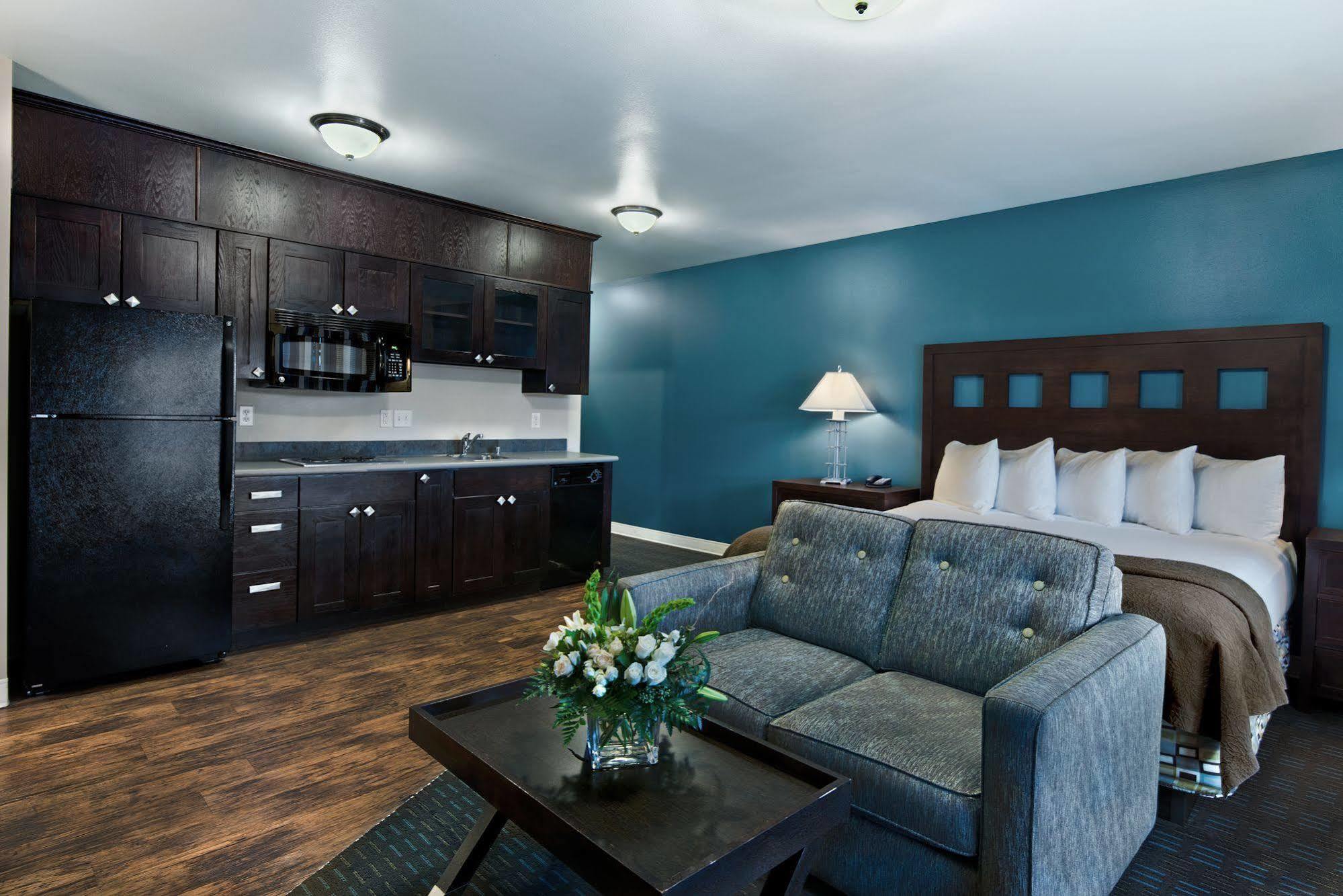 Oxford Suites Силвердейл Экстерьер фото