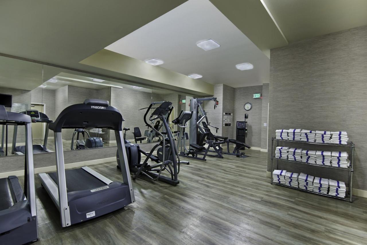 Oxford Suites Силвердейл Экстерьер фото